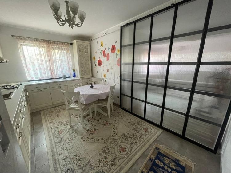 Casă cu 4 camere cu Teren 50 Mp în Central
