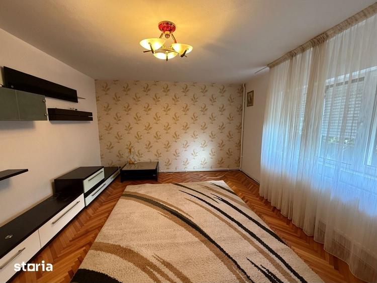 Casă cu 8 camere cu Teren 1300 Mp în Păulești