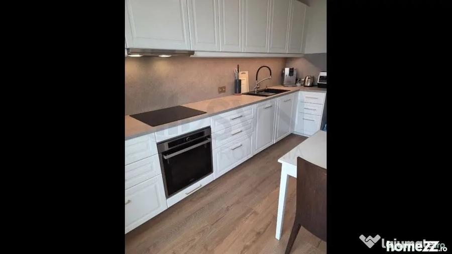 Apartament cu 4 camere decomandat în Sud