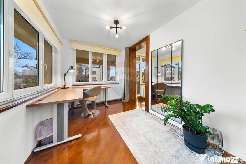 Casă cu 7 camere cu Teren 705 Mp în Central