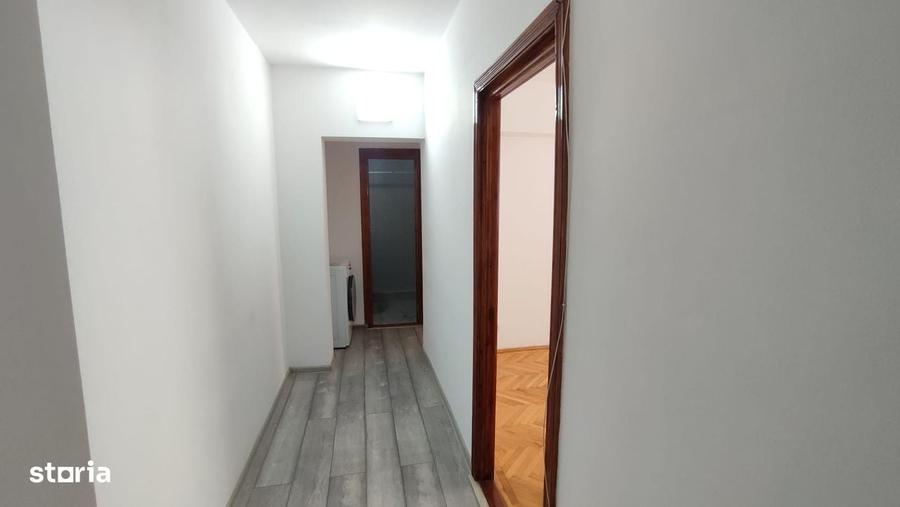 Apartament cu 2 camere decomandat în Micro 20