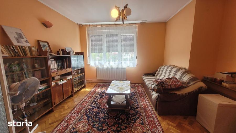 Casa solida ?i spa?ioasa in centrul ora?ului Livada - 2