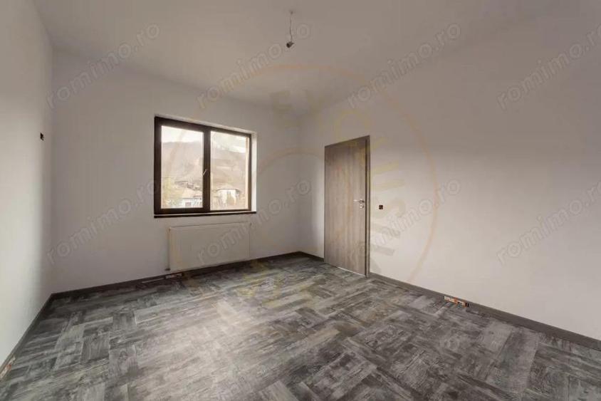 Casă cu Teren 663 Mp în Izvorani