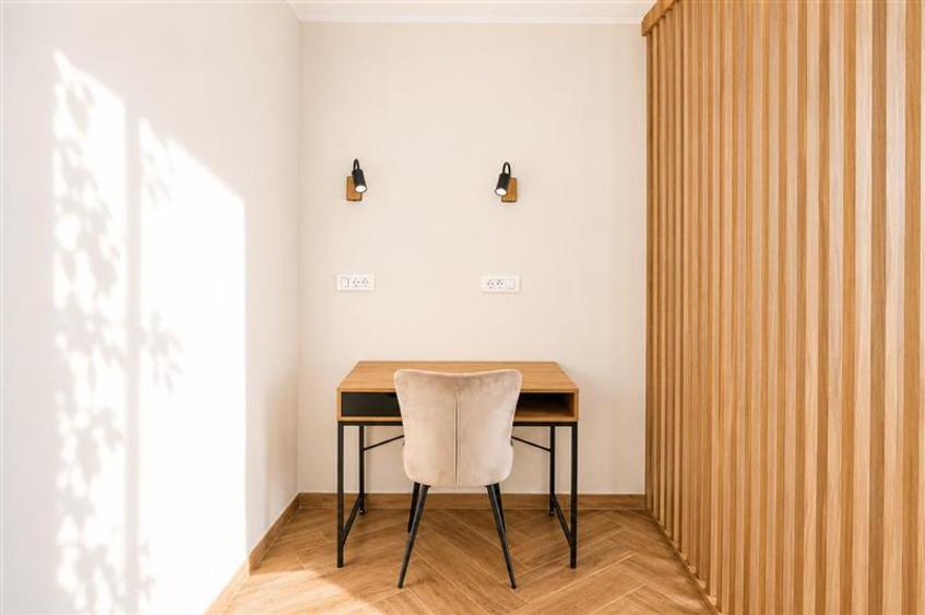 Apartament cu 3 camere nedecomandat, mobilat în Centrul Istoric