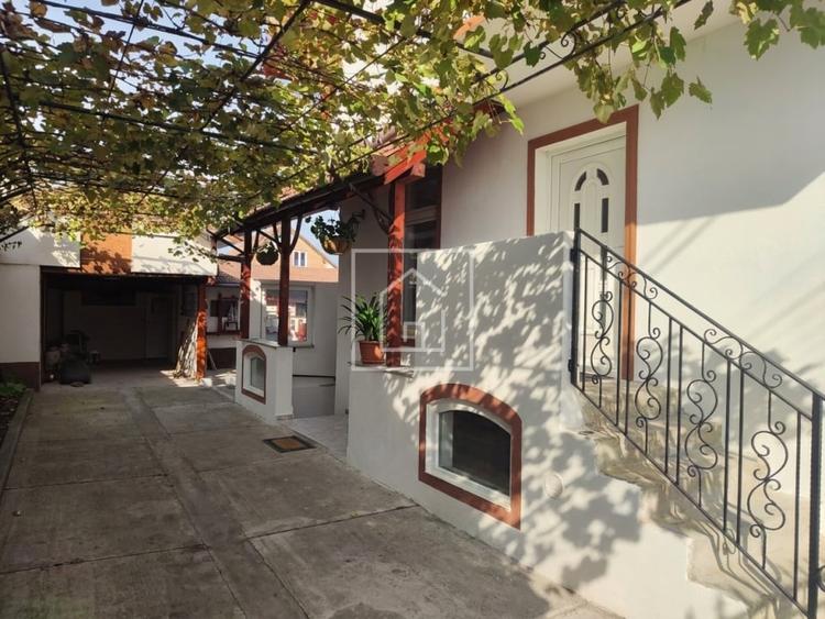 Duplex cu 4 camere cu Canalizare în Tineretului