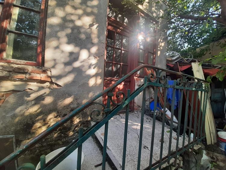 Casă individuală cu 7 camere cu Canalizare în Iancului
