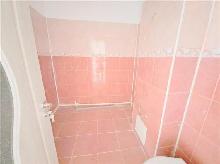 Apartament cu 3 camere decomandat în 9 Mai