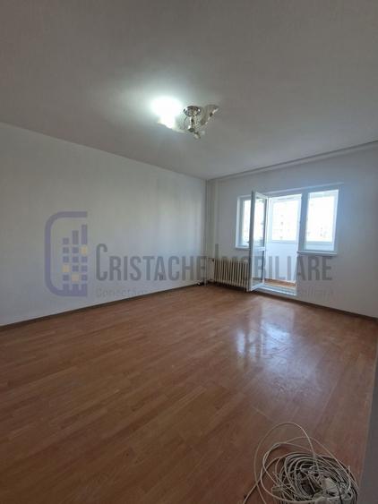 Apartament cu 3 camere decomandat, mobilat în Tineretului