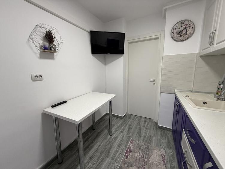 Apartament cu 2 camere decomandat în Micro 5