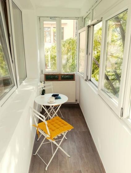Apartament cu 3 camere semidecomandat în Obor