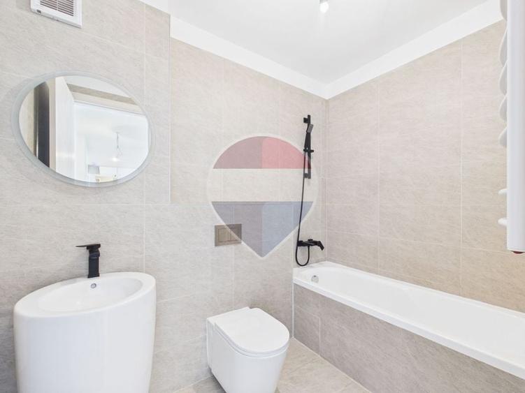 Apartament cu 3 camere decomandat în Pajura