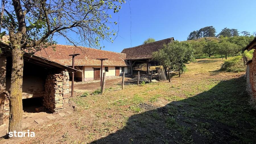 Casă cu 4 camere cu Teren 2100 Mp în Brădeni