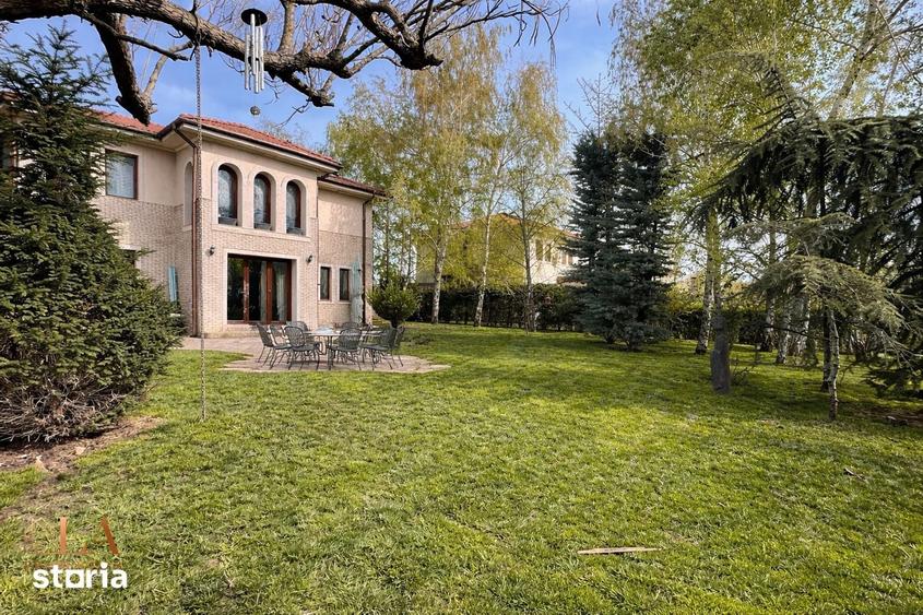 Casă cu 5 camere cu Teren 900 Mp în Central