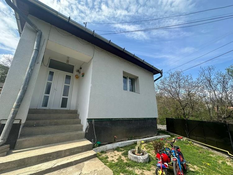 Casă individuală cu 3 camere cu Teren 380 Mp în Cugir