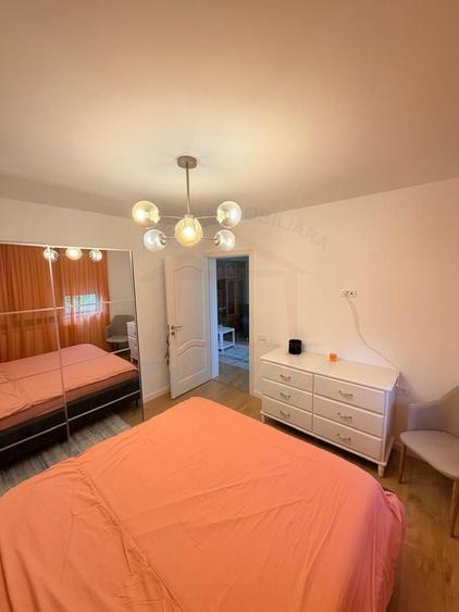Apartament cu 3 camere semidecomandat, mobilat în Țiglina 1