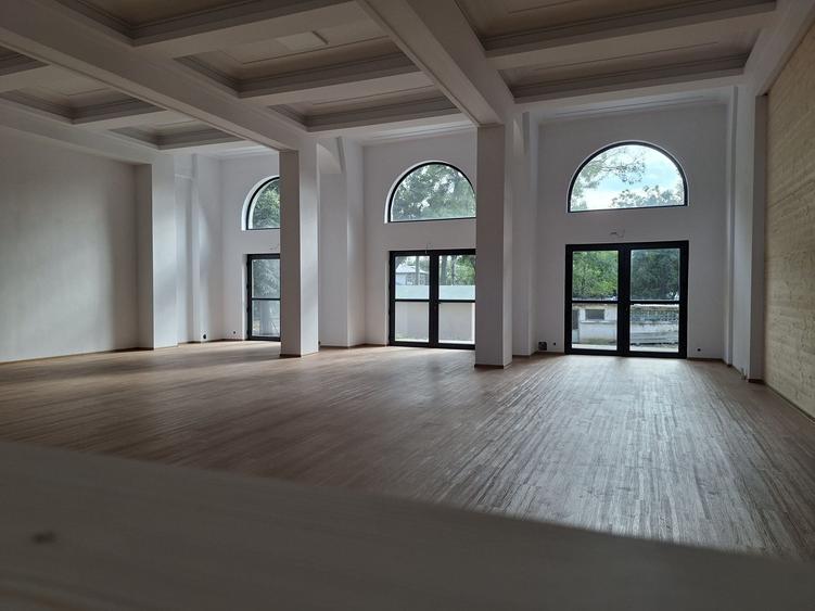 Casă cu 4 camere cu Teren 1600 Mp în Central