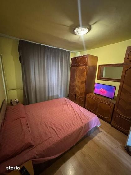 Apartament cu 3 camere decomandat în Craiovița Nouă