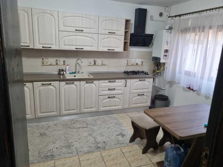 Casă cu 4 camere cu Teren 300 Mp în Central