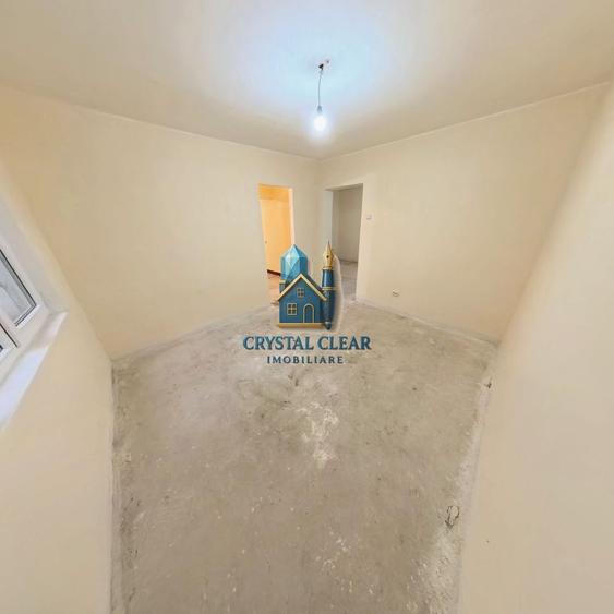 Apartament cu 3 camere semidecomandat în Aleea Carpați