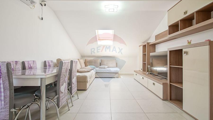 Apartament cu 3 camere decomandat, mobilat în Tractorul