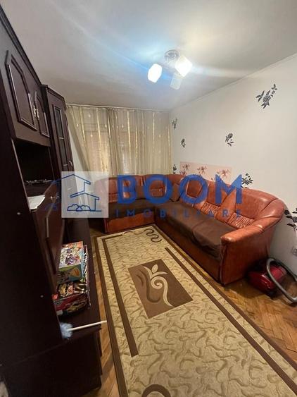 Apartament cu 3 camere semidecomandat în Ostroveni