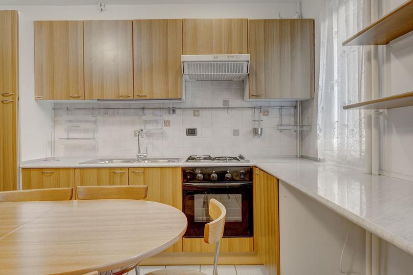 Apartament cu 2 camere semidecomandat, mobilat în Băneasa