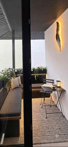 Casă cu 5 camere cu Teren 270 Mp în Văcăresti