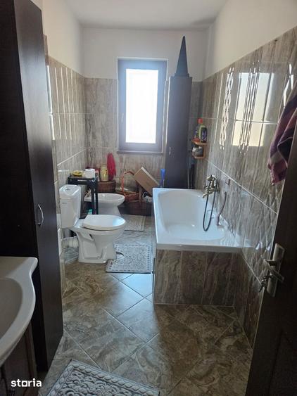 Casă cu 6 camere cu Teren 600 Mp în Bordei