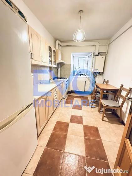 Apartament cu 3 camere decomandat în Gară