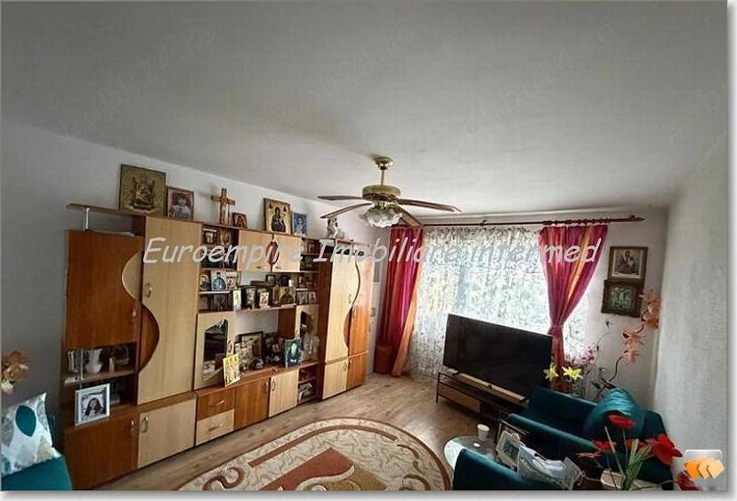 Apartament cu 2 camere decomandat, mobilat în Km 4