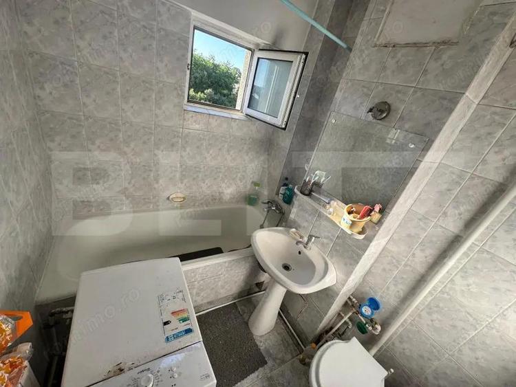 Apartament cu 3 camere decomandat, mobilat în Rovine