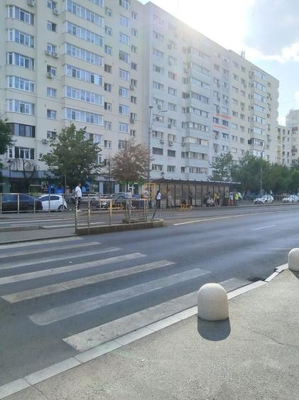 Apartament cu 4 camere decomandat în Olteniței