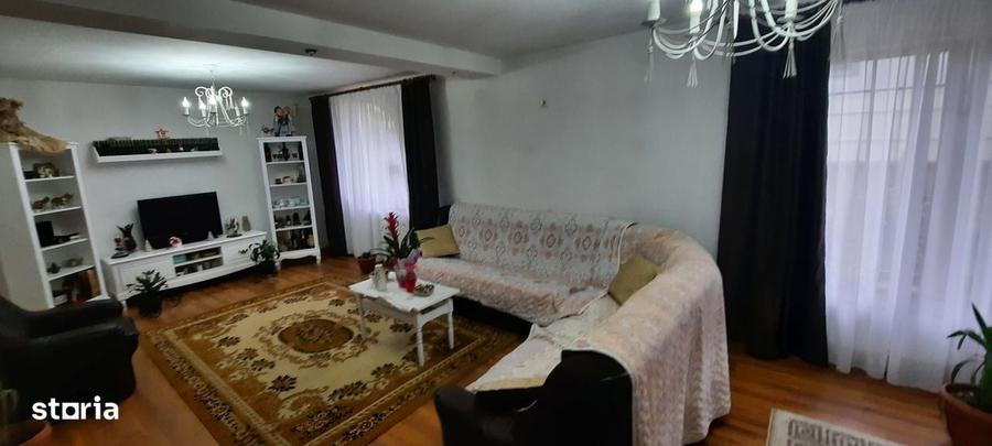 Casă cu 4 camere în Mănăstirea Doamnei