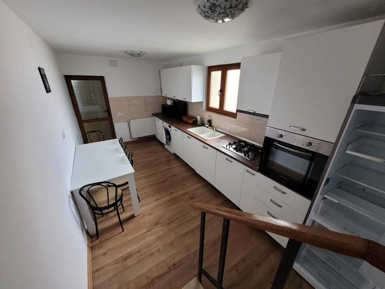 Casă individuală cu 7 camere cu Teren 1340 Mp în Brăduleț