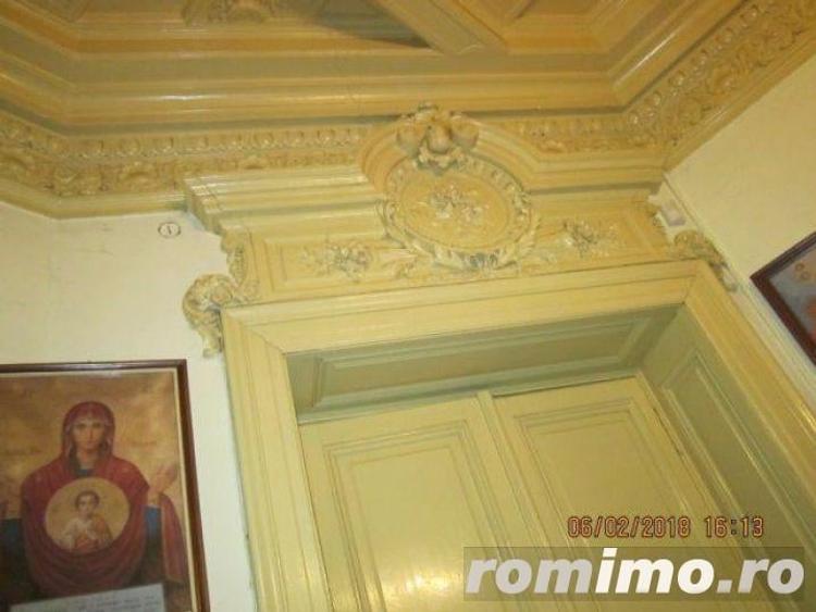 Casă cu 14 camere cu Teren 550 Mp în Romană