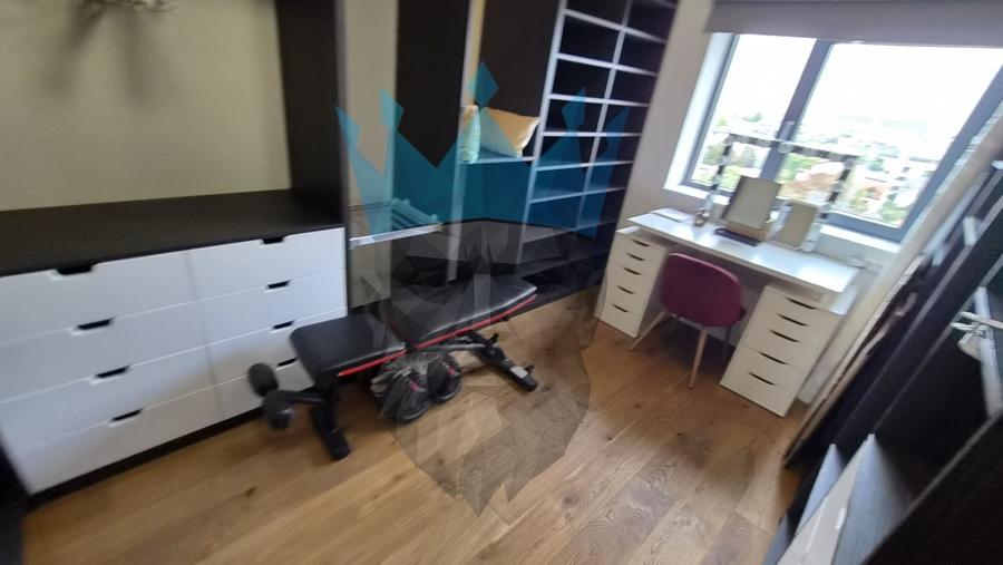 Apartament cu 4 camere decomandat, mobilat în Tei