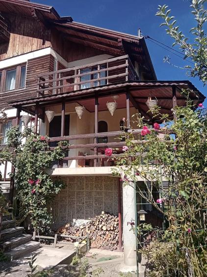 Casă cu Teren 1300 Mp în Bran