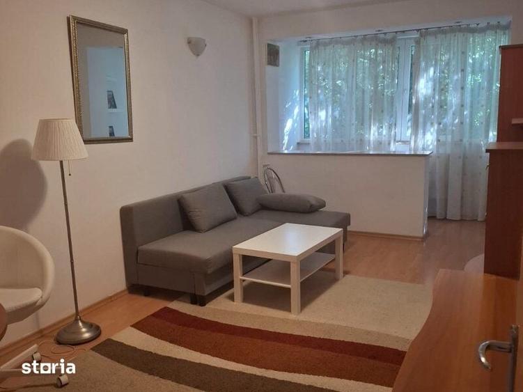 Apartament cu 2 camere decomandat în Berceni