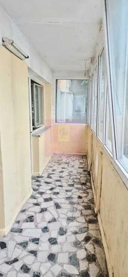 Apartament cu 3 camere semidecomandat în Lacul Tei