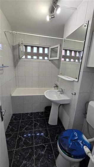 Apartament cu 3 camere semidecomandat, mobilat în Alexandru Obregia