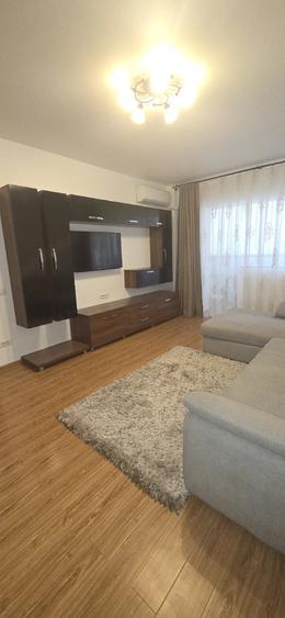 Apartament cu 3 camere decomandat în Sebastian