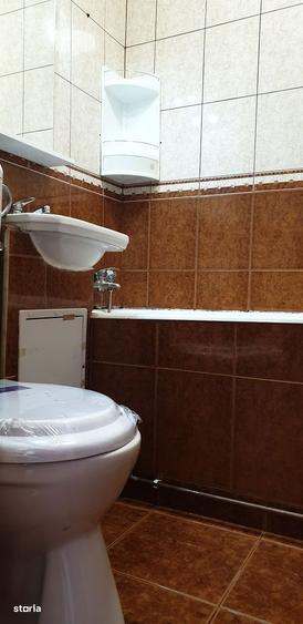Apartament cu 3 camere, mobilat în Florilor