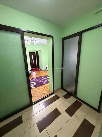 Apartament cu 4 camere semidecomandat în Aurel Vlaicu