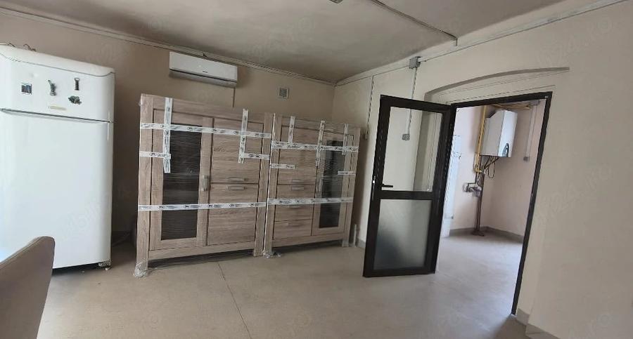 Casă cu 6 camere cu Teren 500 Mp în Traian