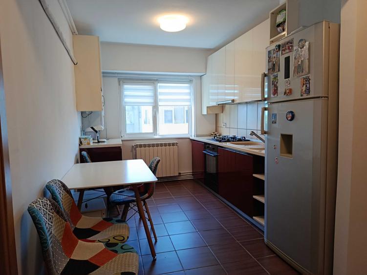 Apartament cu 3 camere decomandat în Brotăcei