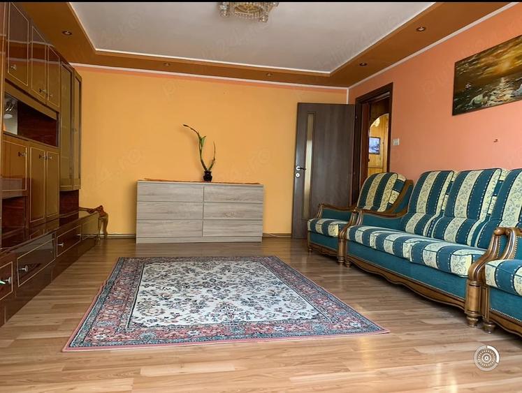 Apartament cu 3 camere decomandat în Dâmbovița