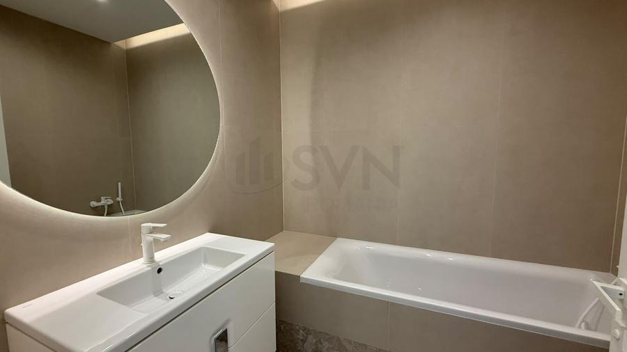 Apartament cu 3 camere semidecomandat în Sisești