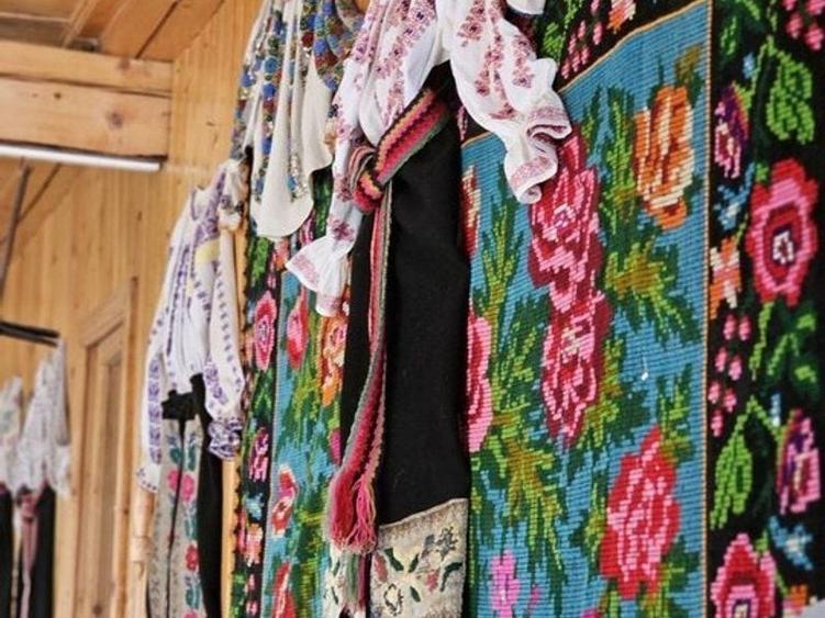 Casă individuală cu 6 camere cu Teren 13325 Mp în Ivănețu