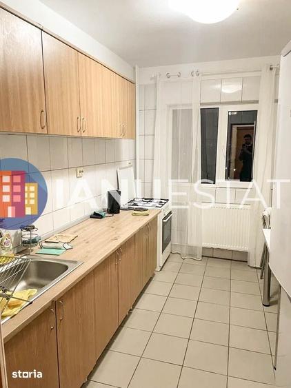 Apartament cu 3 camere semidecomandat în Tineretului