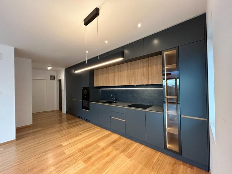 Apartament cu 3 camere decomandat, mobilat în Iancu Nicolae